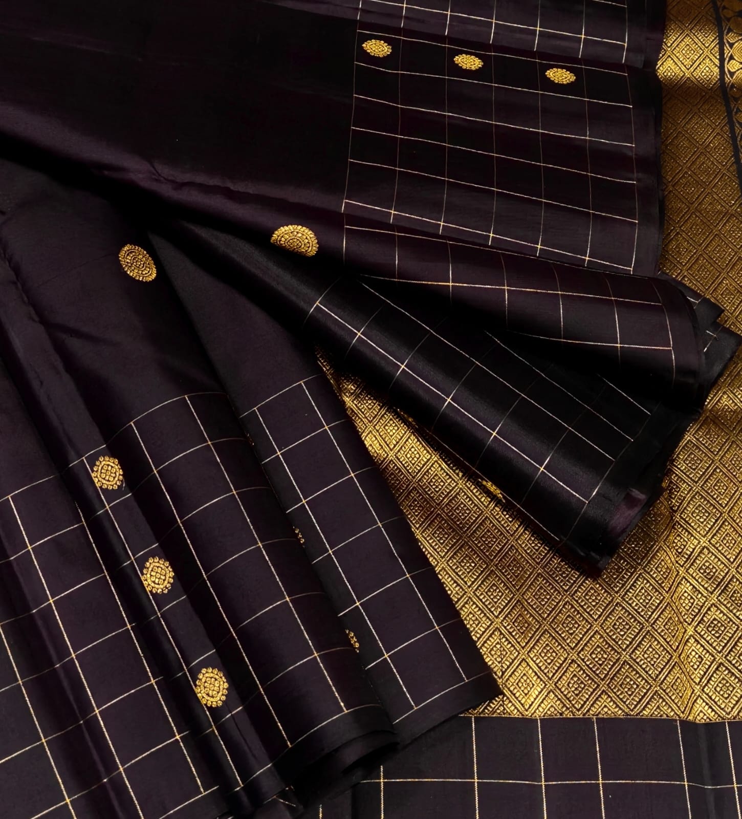 Dark Purple and Gold Traditional Zari Border Soft Silk Saree with Rich Pallu